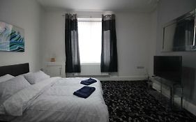 Henthorne Choice - Large Property - Close To Town Centre